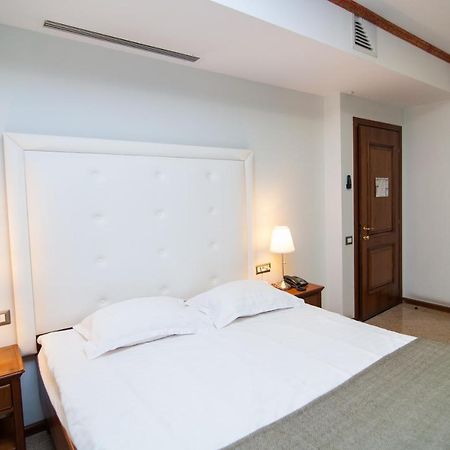 Dbh Bucharest Hotel Kültér fotó
