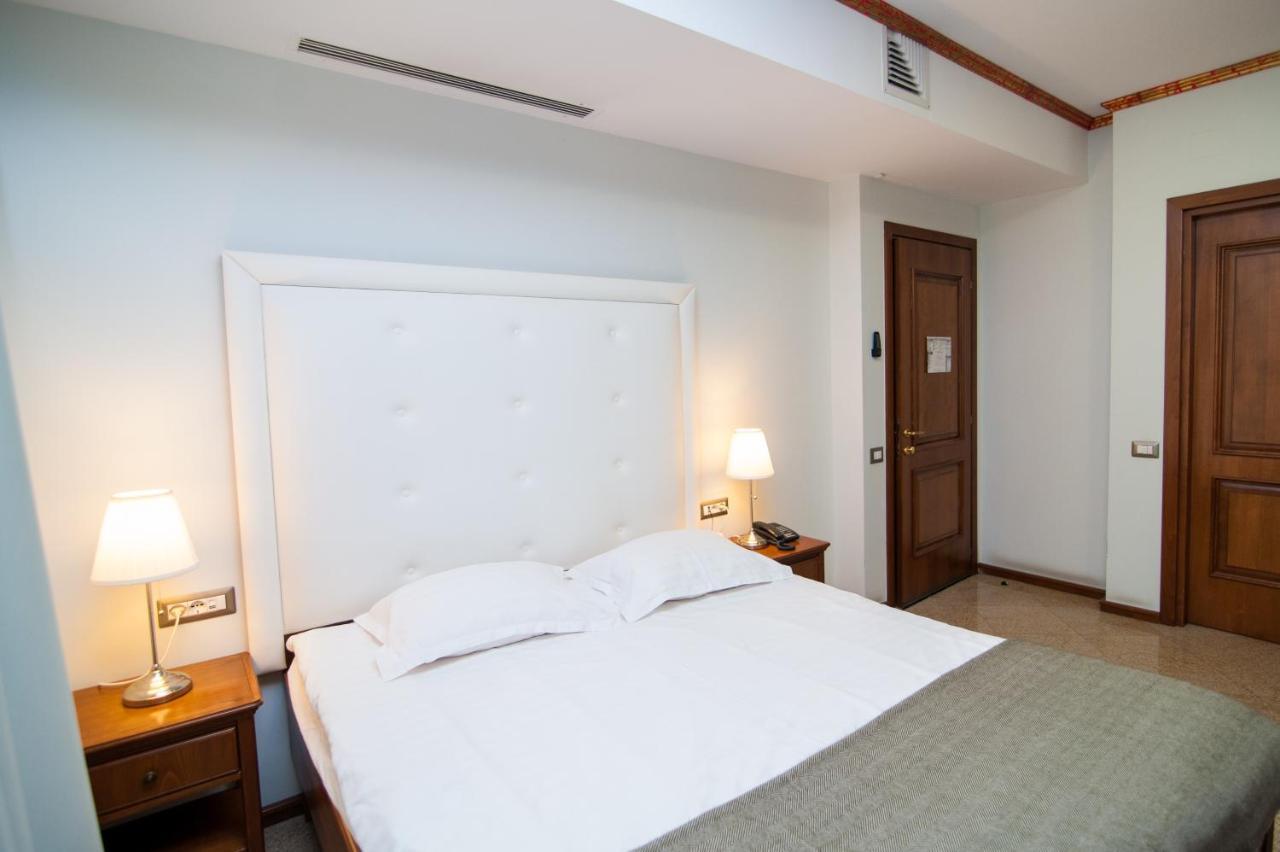 Dbh Bucharest Hotel Kültér fotó